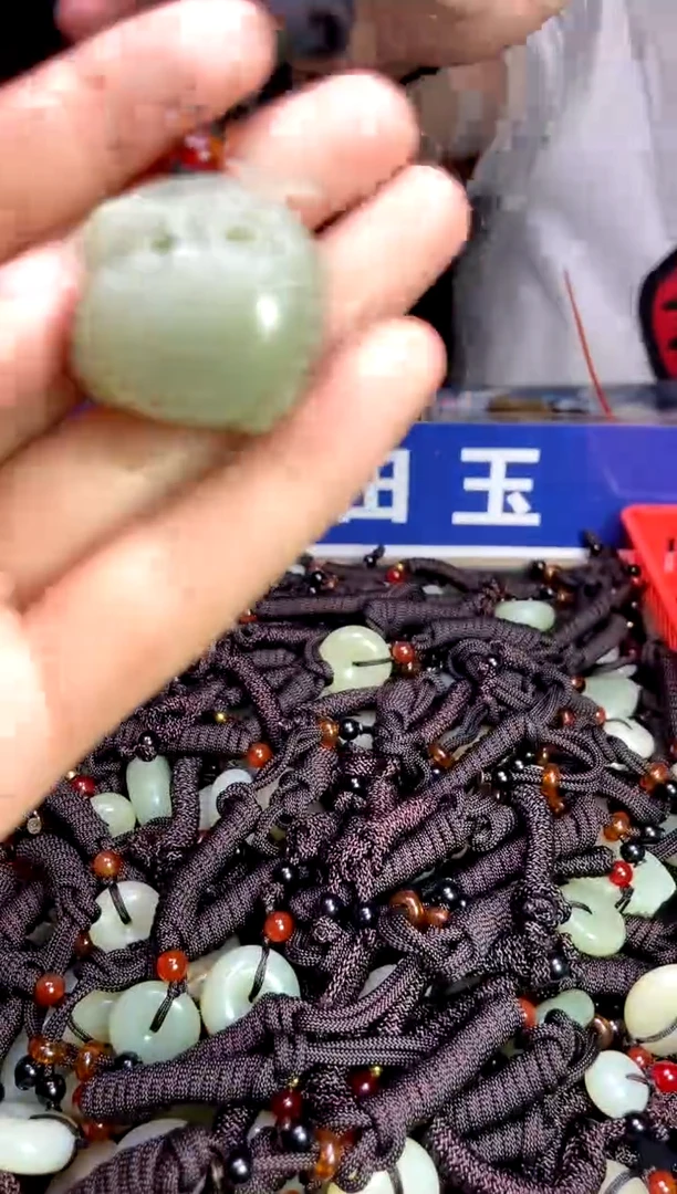 未镶嵌和田玉挂件1