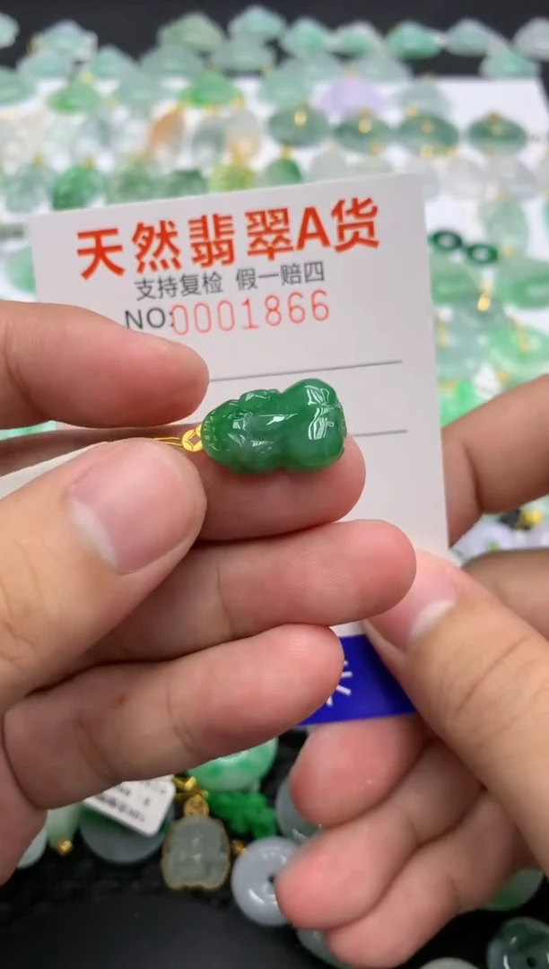 翡翠18K金镶嵌颈饰111111111111