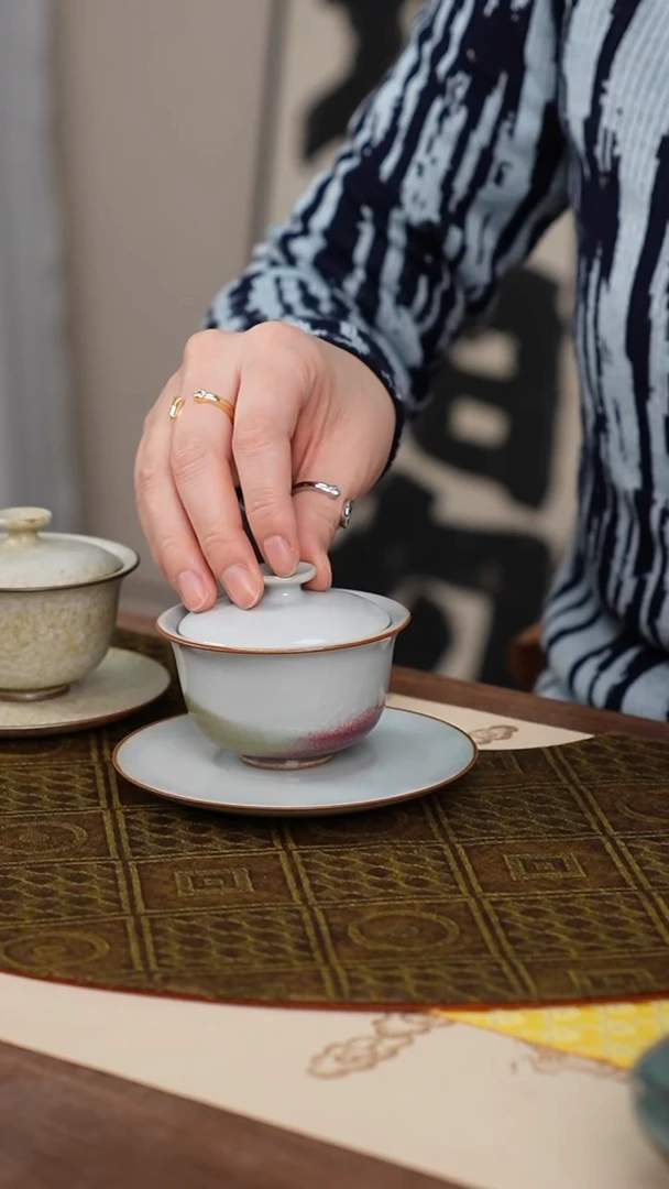 【闪购商品】钧窑山水元宝盖碗随机发货