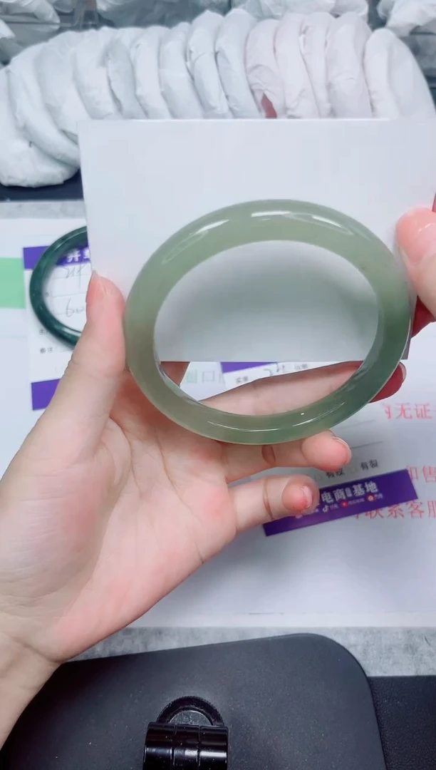 石英质玉手镯未镶嵌220-64