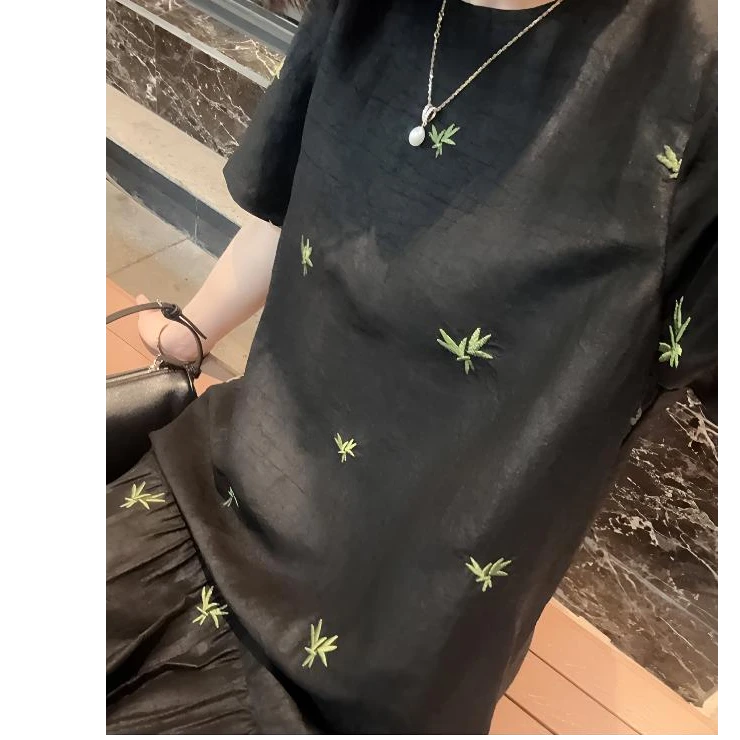 晓夏自制“竹叶刺绣黑龟”非遗真丝香云纱！重磅老钱风松弛感连衣裙