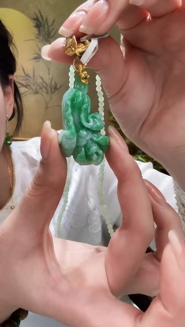 颈饰未镶嵌翡翠吊坠