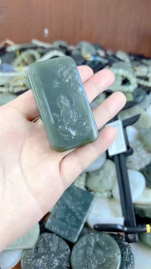 和田玉未镶嵌颈饰1