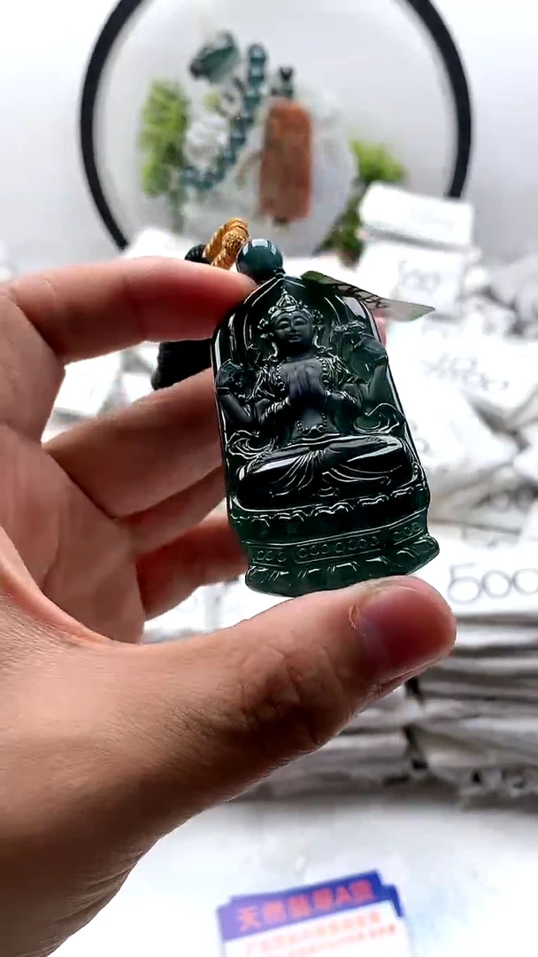 翡翠未镶嵌颈饰千手观音