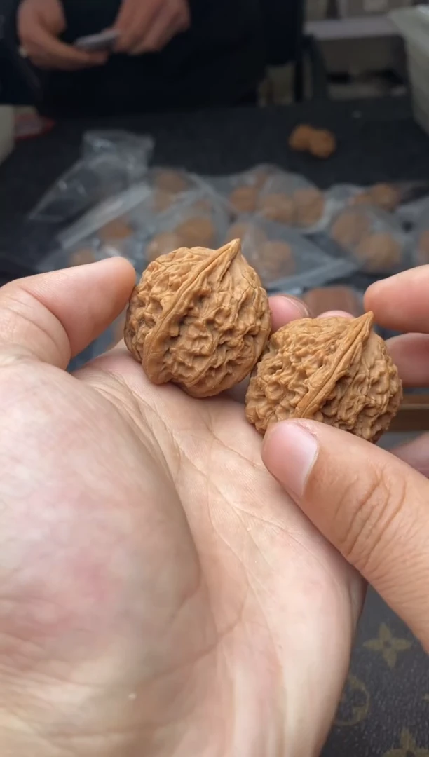 【闪购商品】文玩核桃把件A255号38尺水龙纹