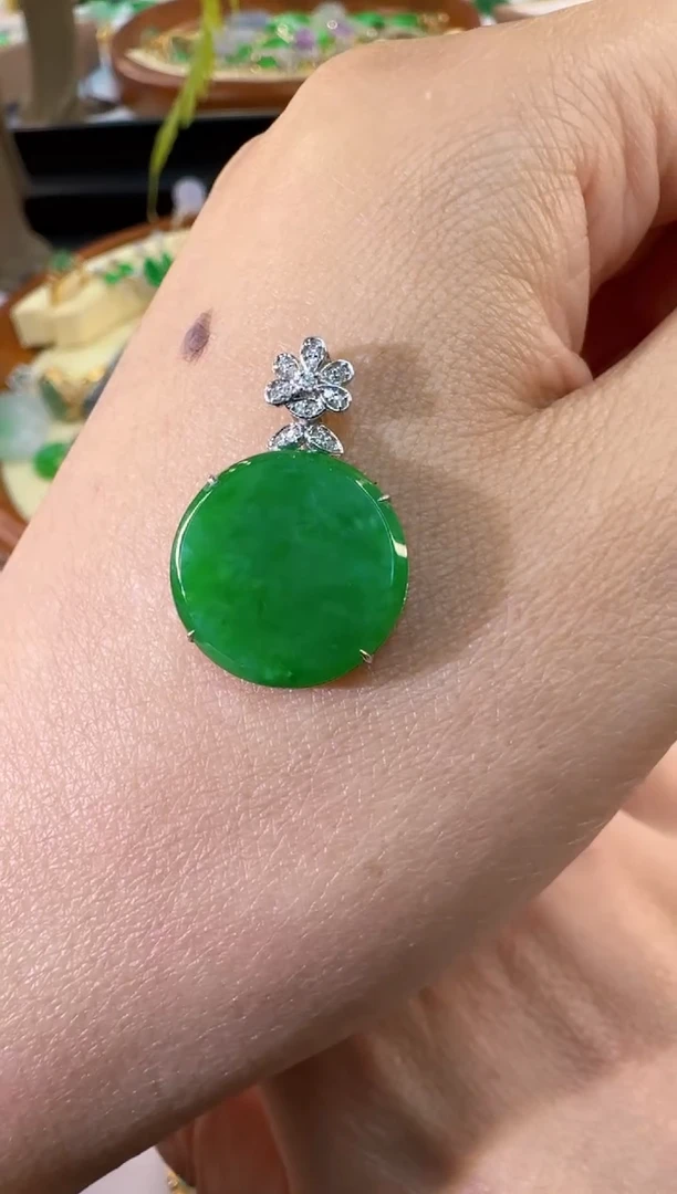 【闪购商品】翡翠颈饰18K金镶嵌缅甸A货翡翠吊坠