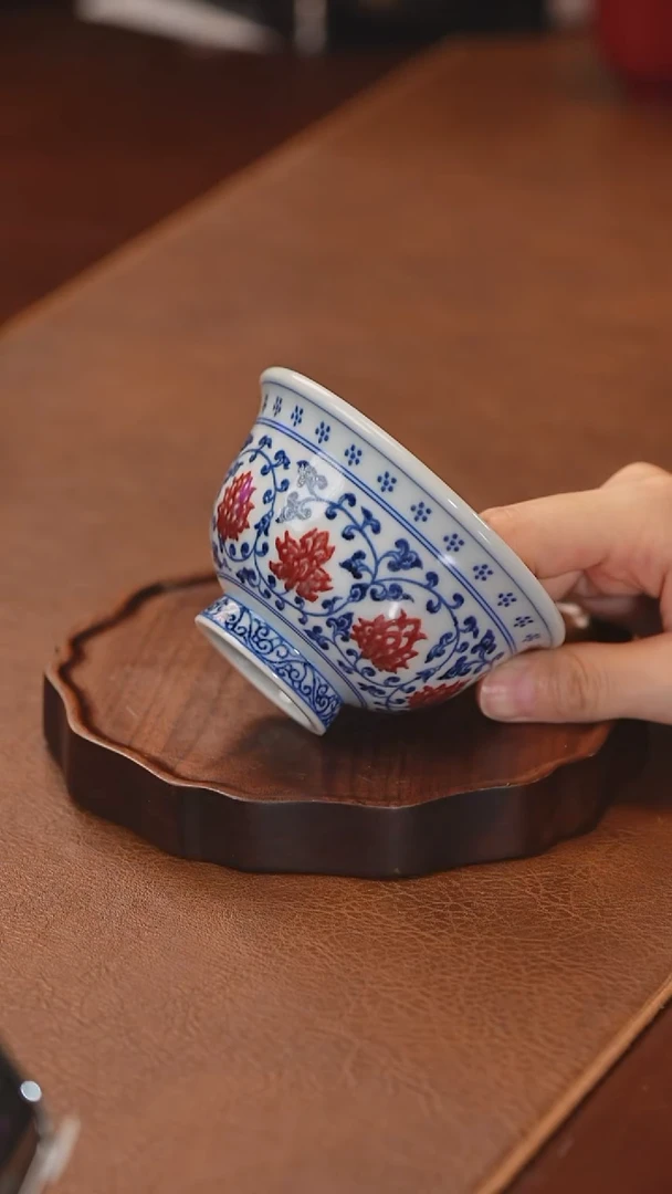 青花缠枝莲釉里红压手杯