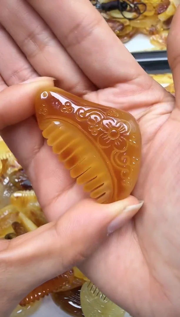 裸石琥珀未镶嵌如图