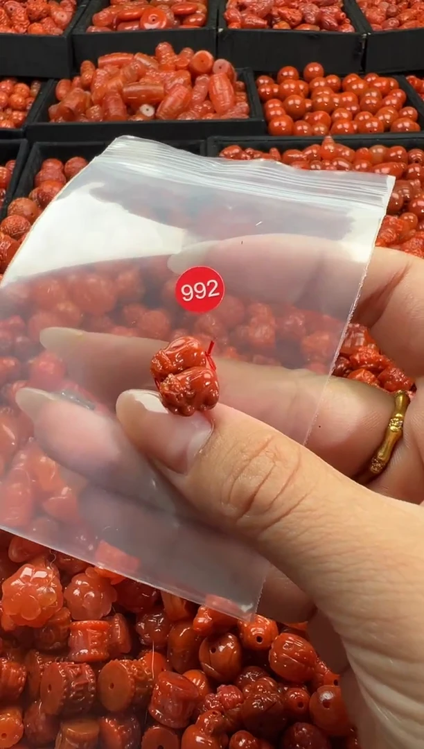 颈饰未镶嵌南红玛瑙1