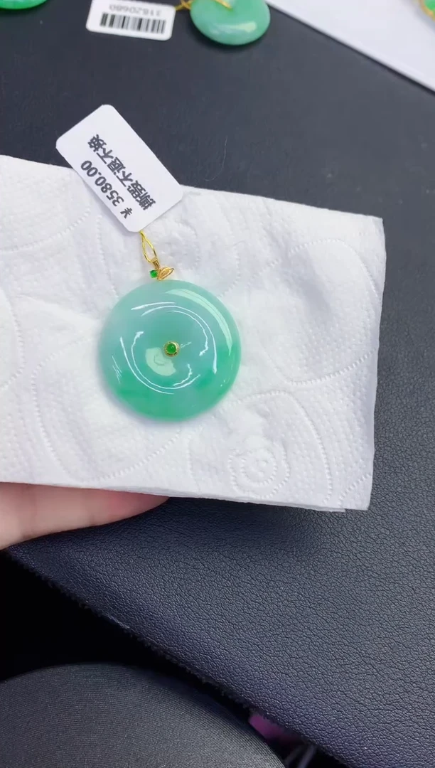 颈饰18K金镶嵌翡翠缅甸天然翡翠a货