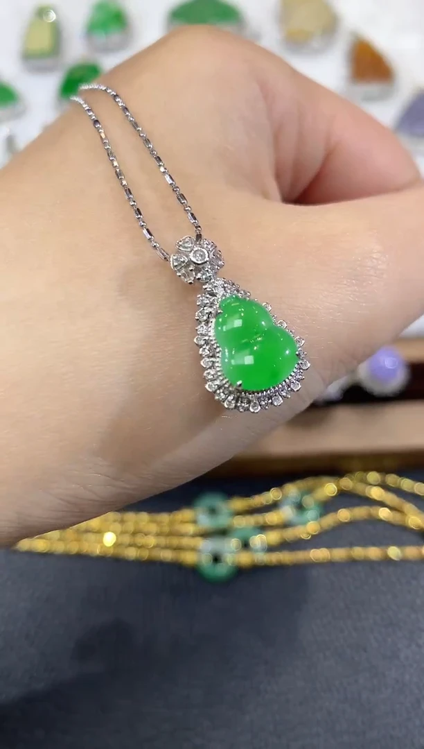 吊坠(不含链)18K金镶嵌翡翠A37