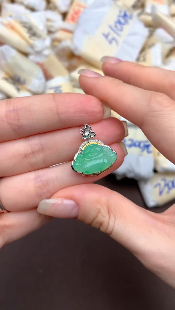 18K金镶嵌挂件翡翠—