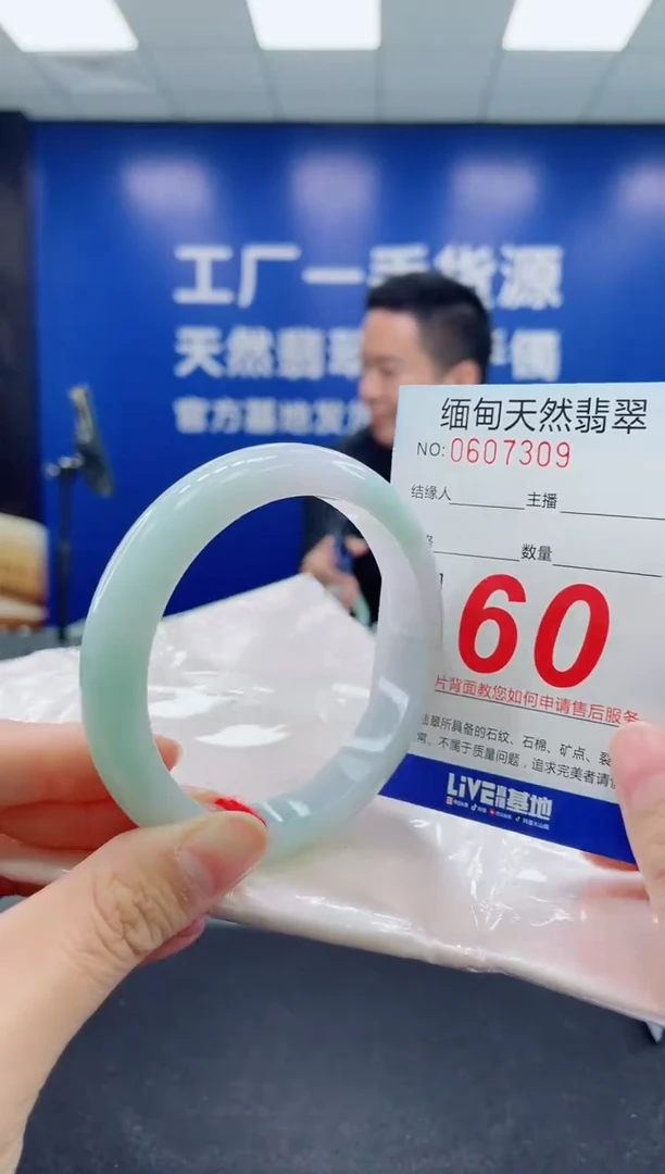 未镶嵌手镯翡翠天然翡翠手镯