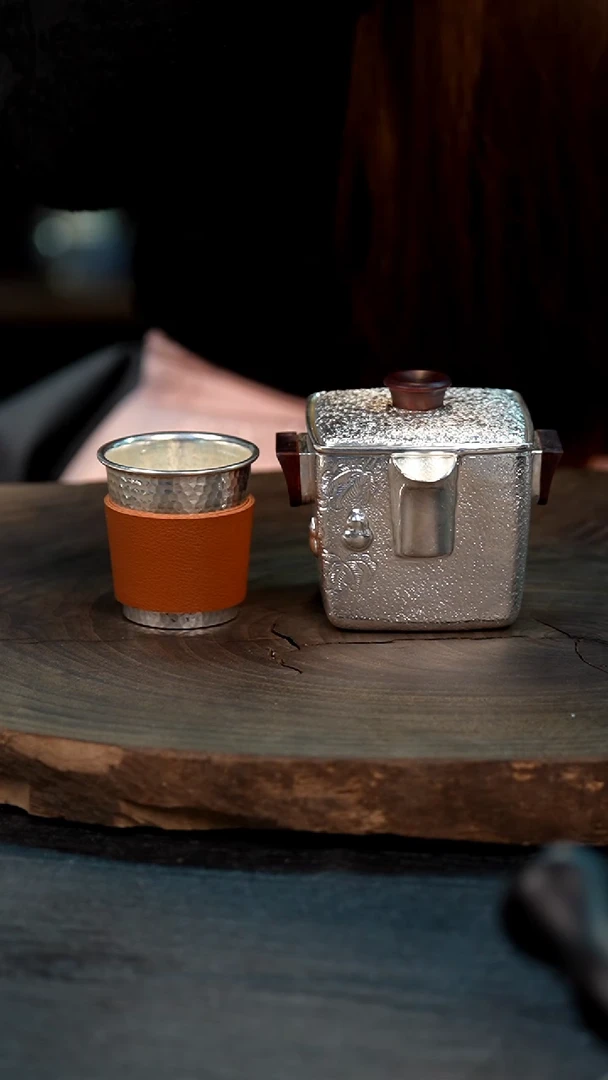 【闪购商品】手工锤纹银手抓壶