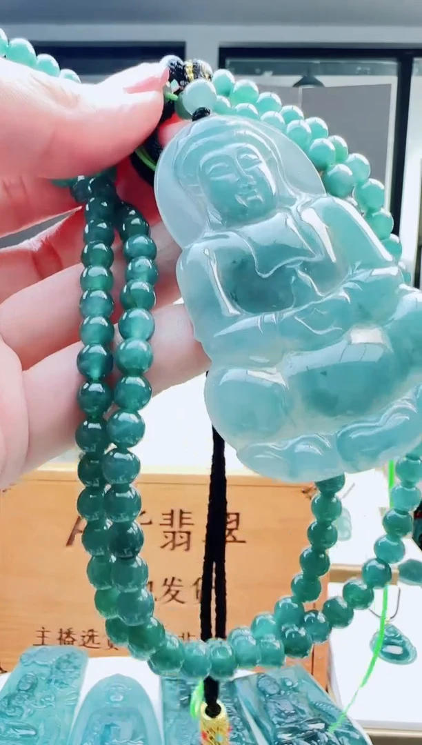 颈饰未镶嵌翡翠多样性发其中一