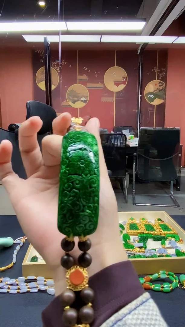 颈饰未镶嵌翡翠手牌