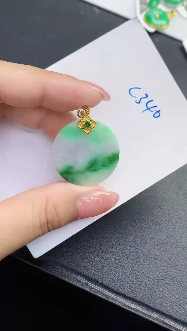 翡翠未镶嵌颈饰缅甸天然翡翠A货