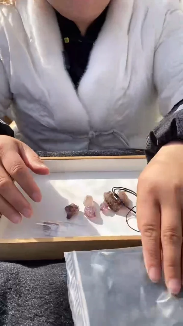 【闪购商品】水晶原石未镶嵌超七原石40-50g（默认有一颗打孔）