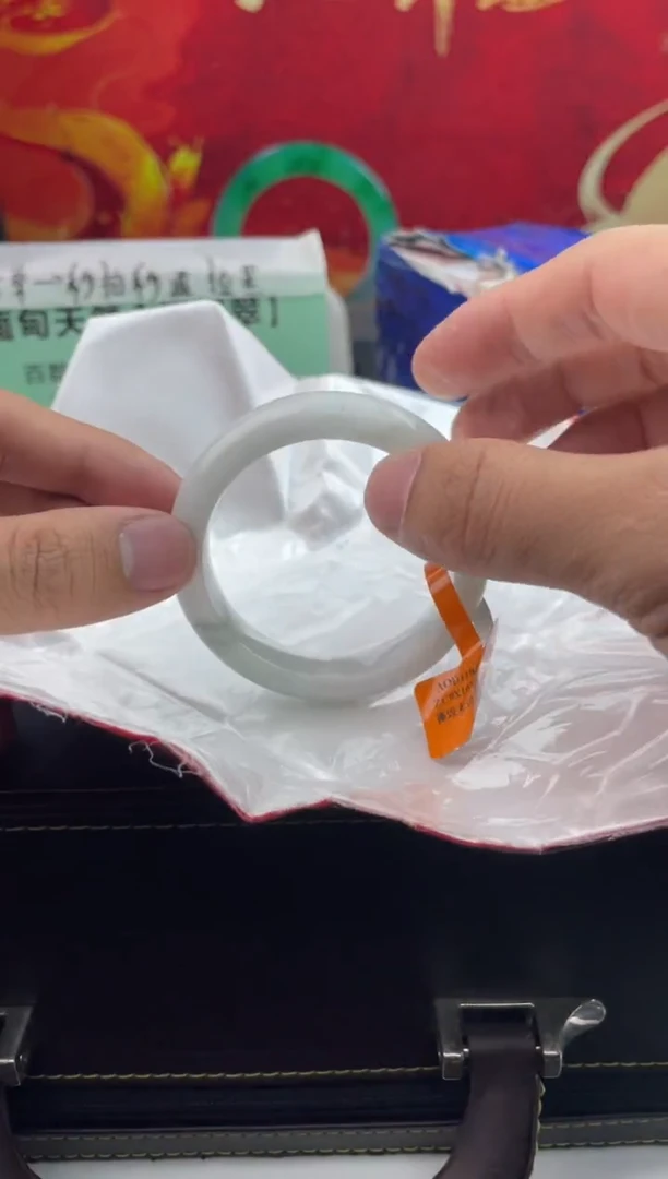 【闪购商品】翡翠手镯未镶嵌21翡翠手镯（微瑕）