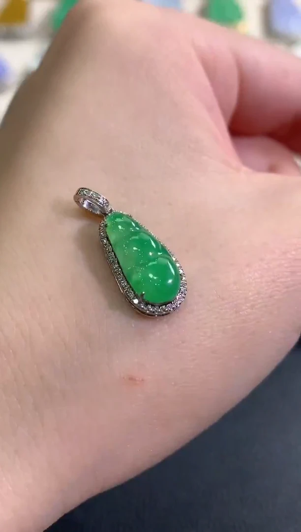 吊坠(不含链)18K金镶嵌翡翠冬日珠宝Q46