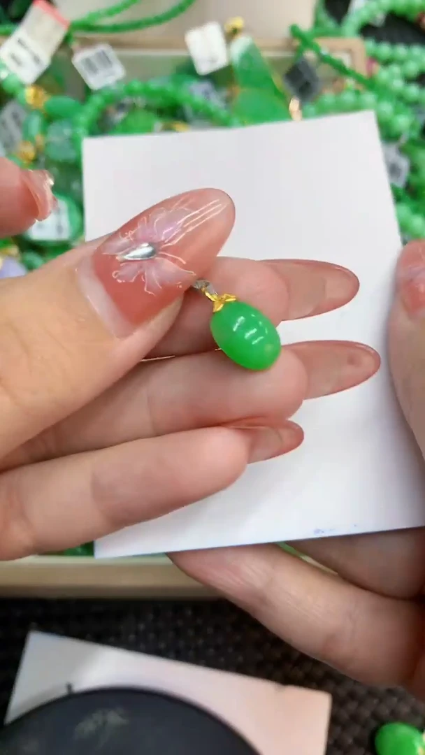 颈饰18K金镶嵌翡翠1