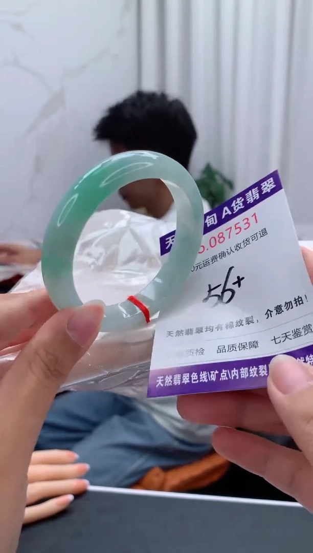 未镶嵌手镯翡翠有纹，完美者勿拍