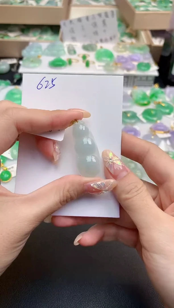 颈饰18K金镶嵌翡翠天然缅甸A货翡翠