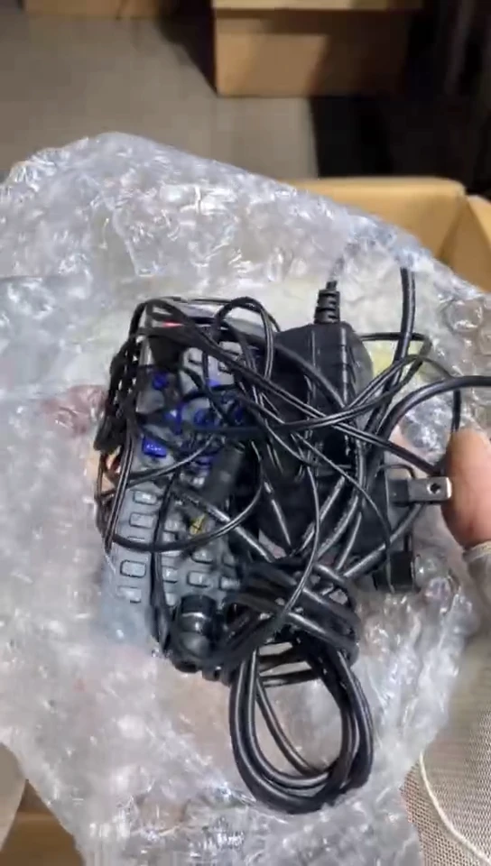 8新倚**行中古商品，瑕疵品，不保好坏。379