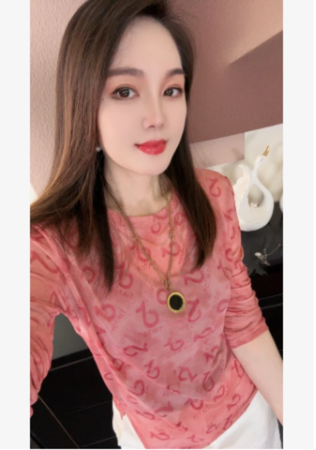 2025夏新款圆领定位花上衣时尚出行显瘦气质短袖时尚