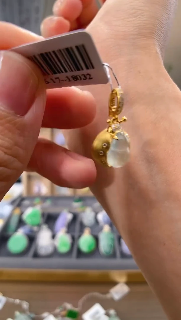 翡翠18K金镶嵌吊坠(不含链)葫芦