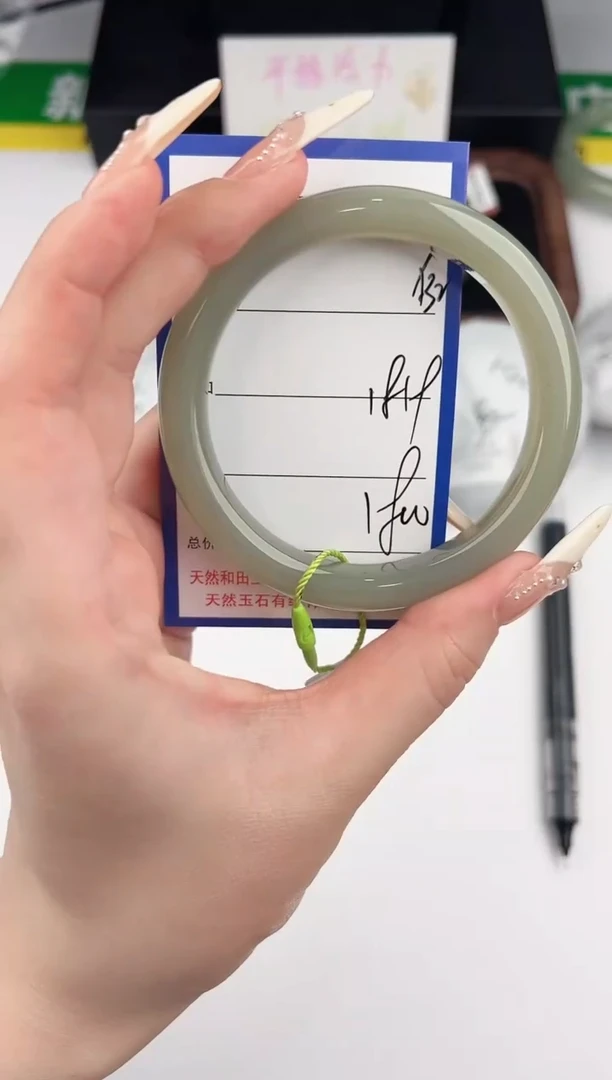 未镶嵌手镯和田玉32颜色微差无瑕疵