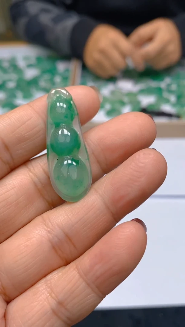 【闪购商品】石英质玉颈饰未镶嵌冰美人A货非洲翠