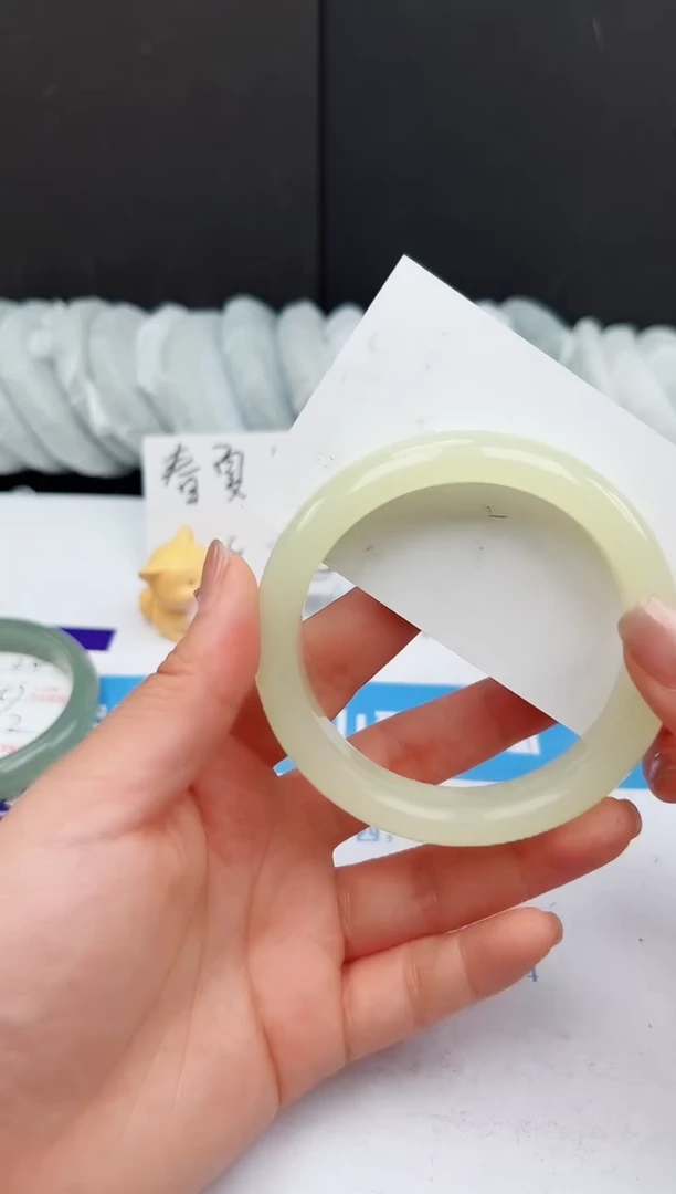 【闪购商品】石英质玉手镯未镶嵌25-60.6