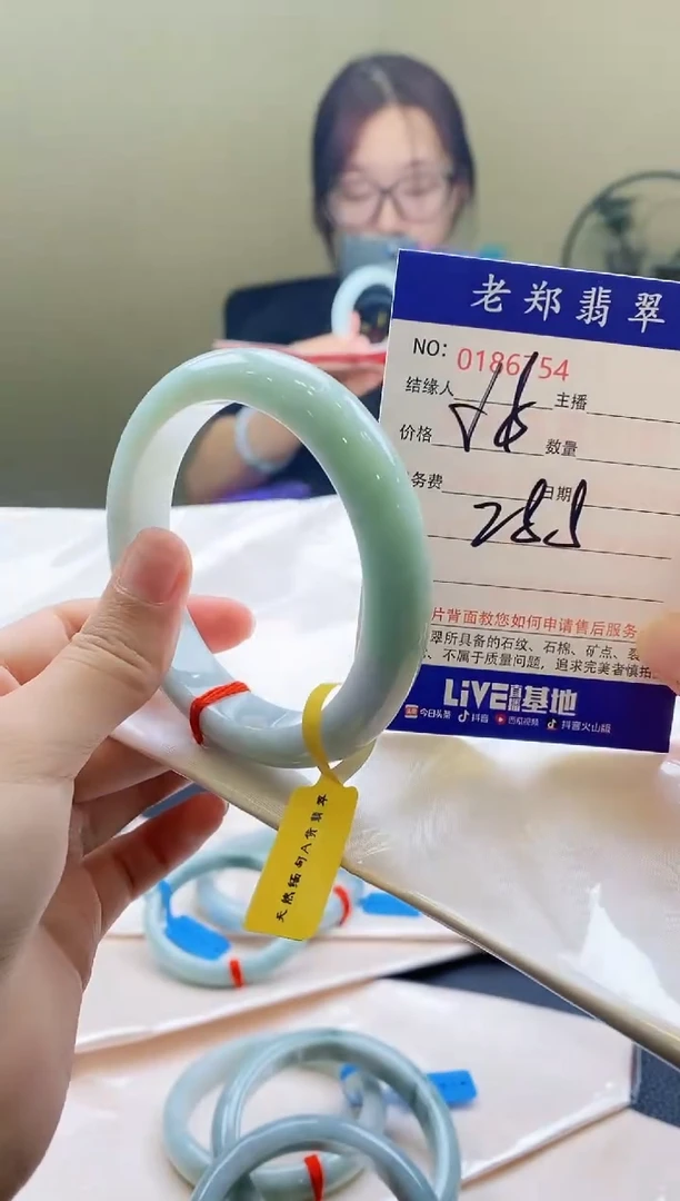 翡翠手镯未镶嵌AAAAAAA