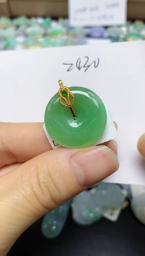 翡翠18K金镶嵌颈饰 天然翡翠A货