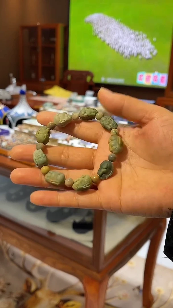 未镶嵌手串石英质玉雕刻兔子手串