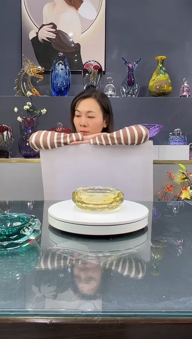 手工艺品琉璃    水晶琉璃烟灰缸1个