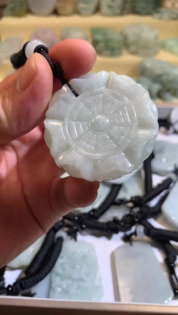 翡翠未镶嵌颈饰6/02/033