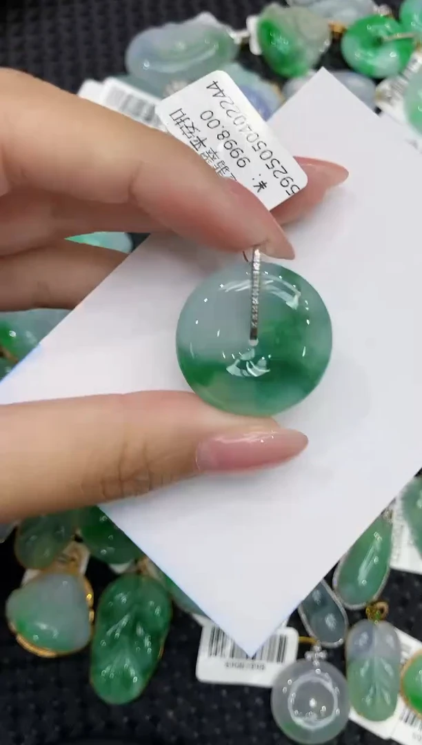 翡翠18K金镶嵌颈饰111111111