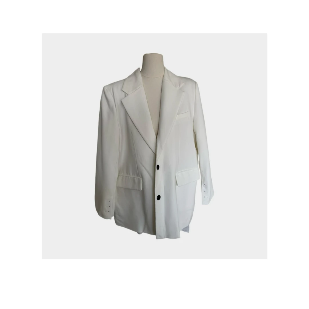 【清货】   白色西装多少都有点微脏，但是品质很好