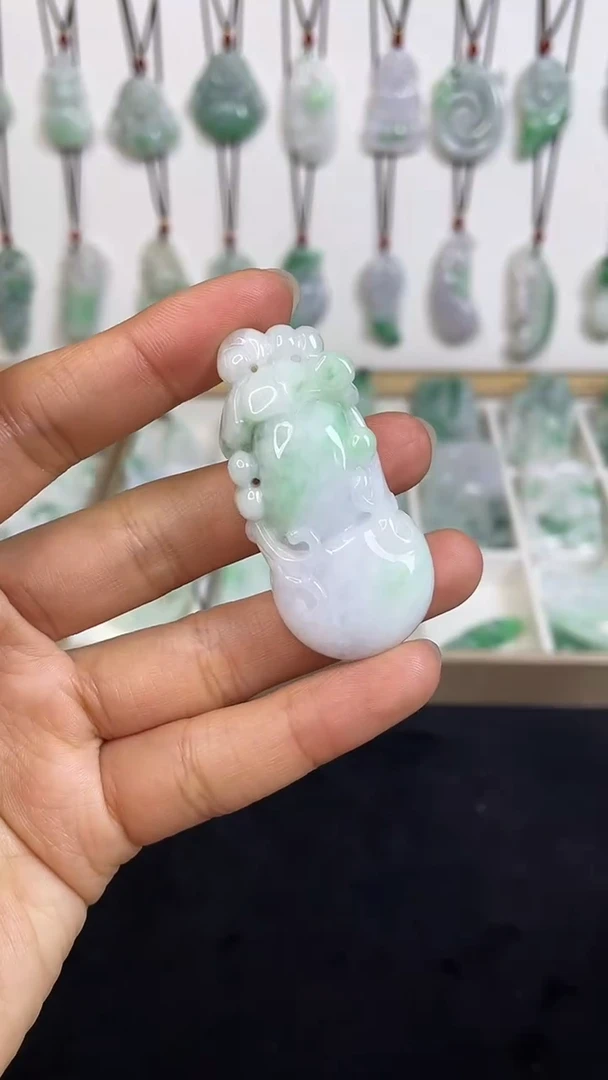 颈饰未镶嵌翡翠1