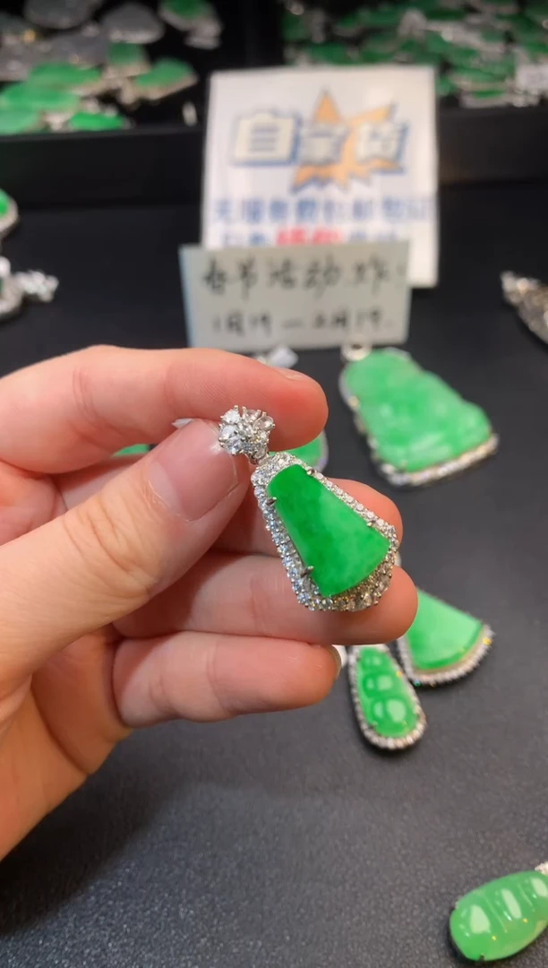 【闪购商品】翡翠颈饰银S925镶嵌翡翠