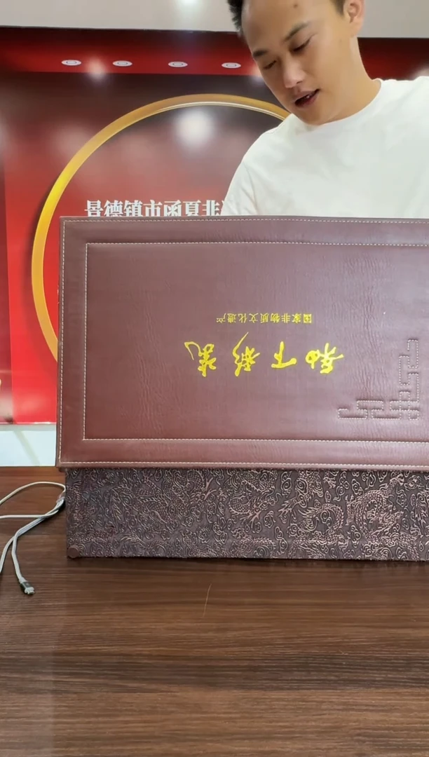 114函夏非遗釉下五彩礼盒装瓷器lh