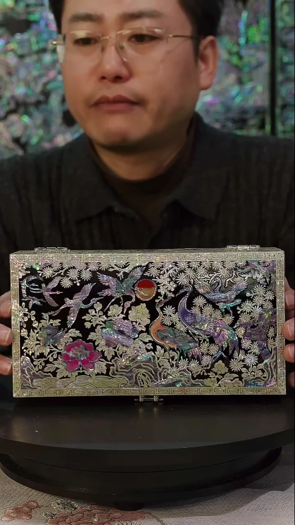 单层黑金鲍·弘贝雅螺钿漆器文化馆