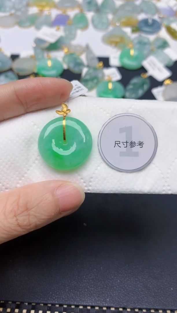 翡翠18K金镶嵌颈饰天然缅甸A货翡翠