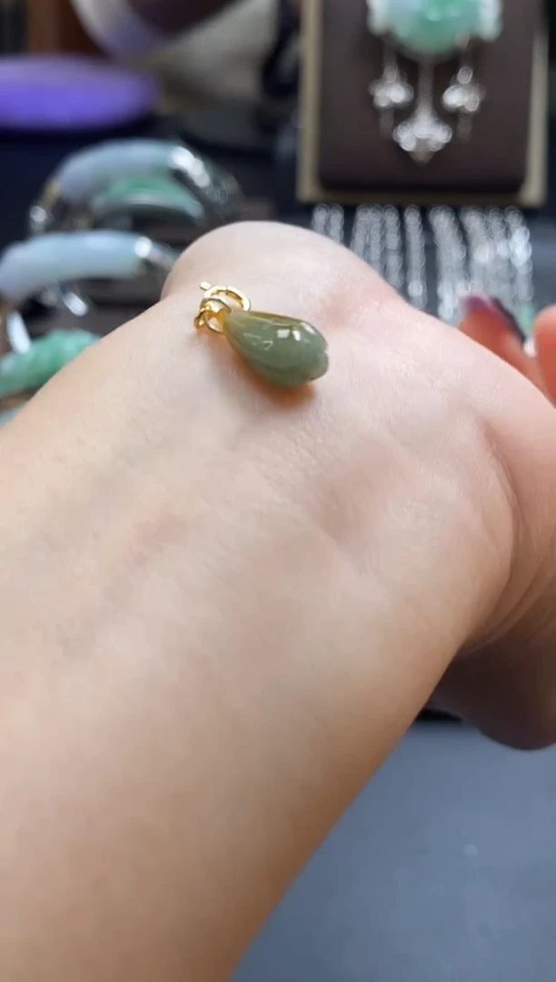 颈饰银S925镶嵌翡翠弹****子7739