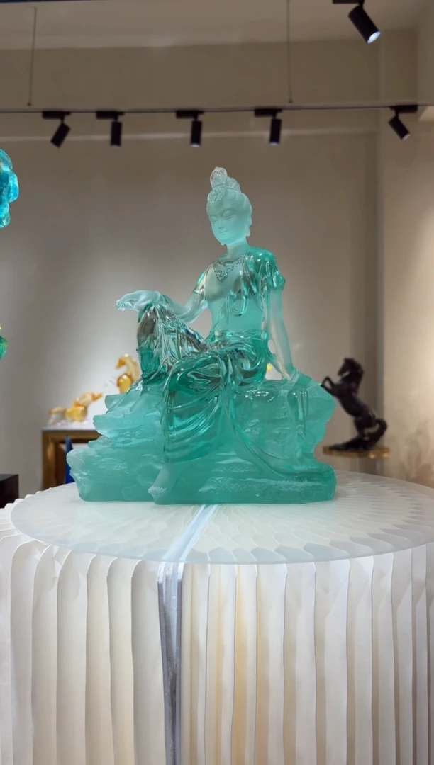摆件璨石美学天青色水月观音琉璃摆件