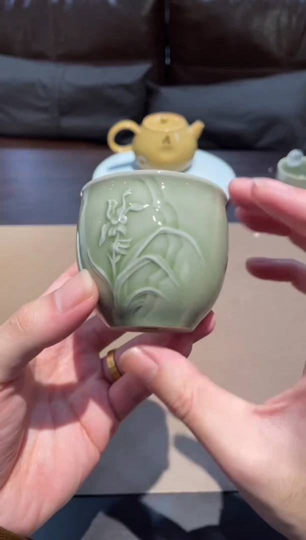 200窑承青瓷兰花杯