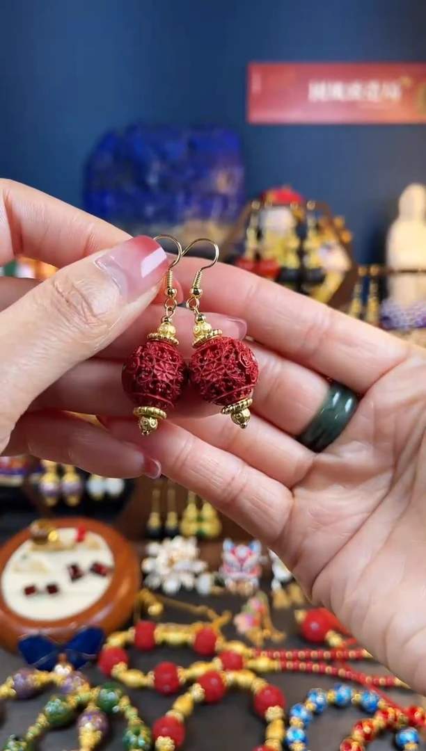 【闪购商品】红红满雕工设计师款耳钩