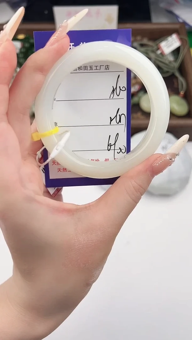未镶嵌手镯和田玉60颜色微差无瑕疵